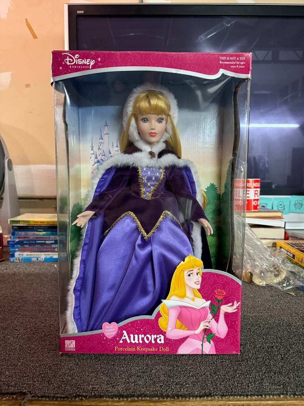 Disney Princess Aurora Porcelain Keepsake Doll Royal Holiday Edition 2003